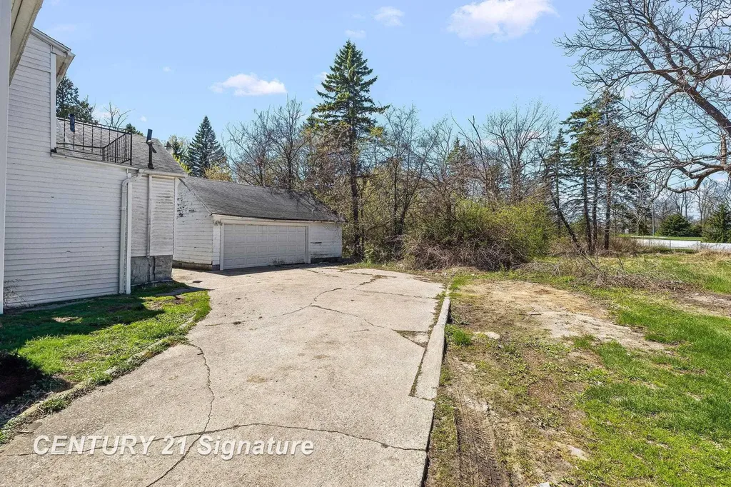 1911 Lincoln Avenue Saginaw City MI 48601