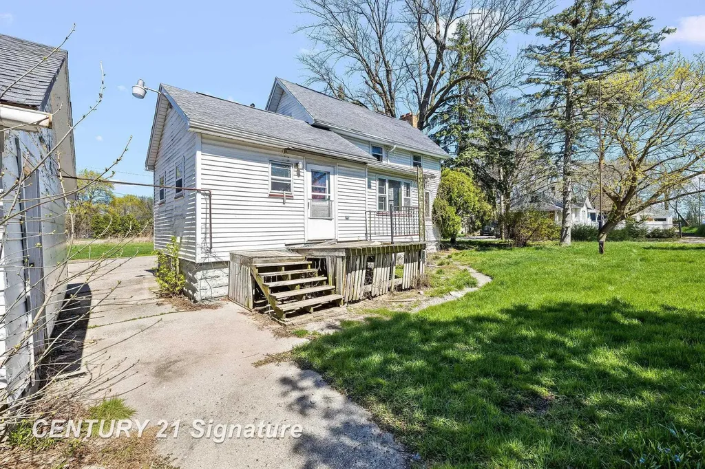 1911 Lincoln Avenue Saginaw City MI 48601