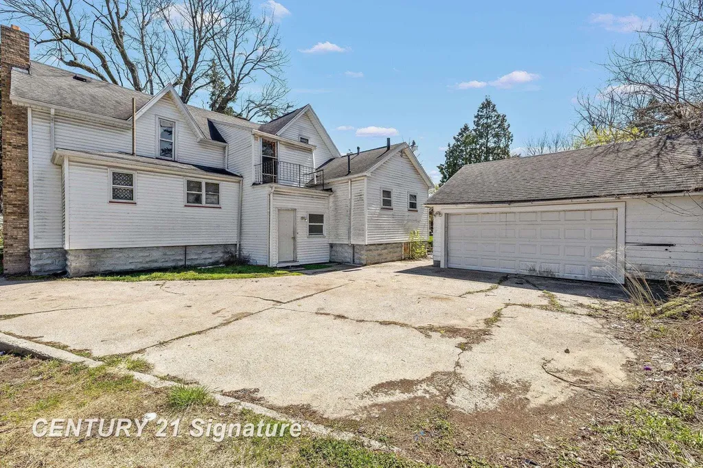 1911 Lincoln Avenue Saginaw City MI 48601