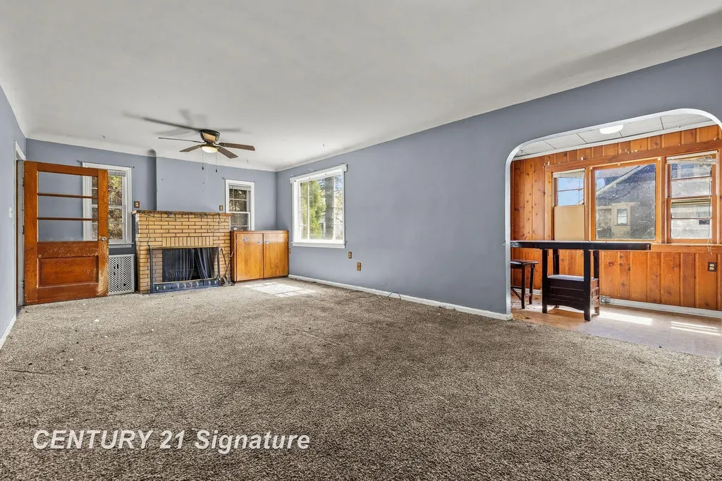 1911 Lincoln Avenue Saginaw City MI 48601