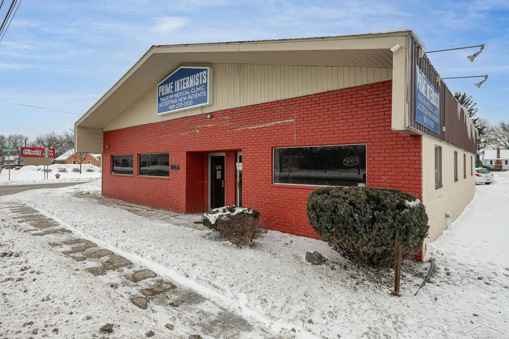 7261 Gratiot Road Saginaw Charter Township MI 48609