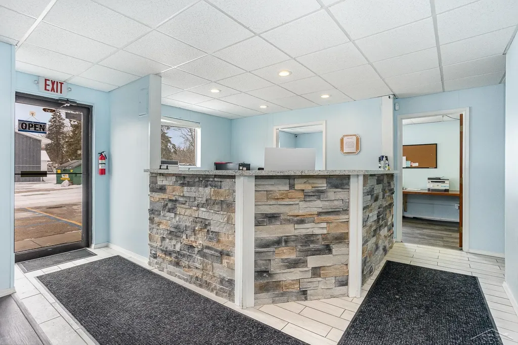 7261 Gratiot Road Saginaw Charter Township MI 48609