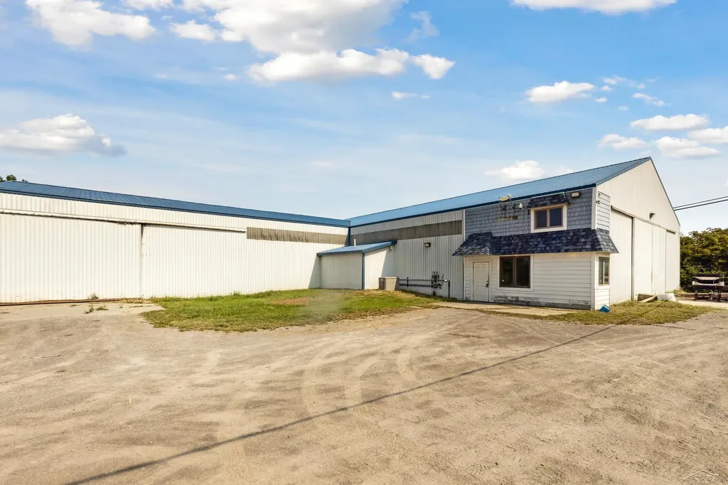 683 River Road Portsmouth Charter Township MI 48708