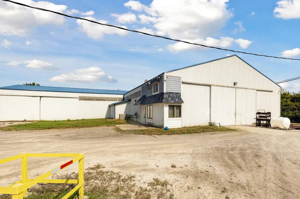 683 River Road Portsmouth Charter Township MI 48708