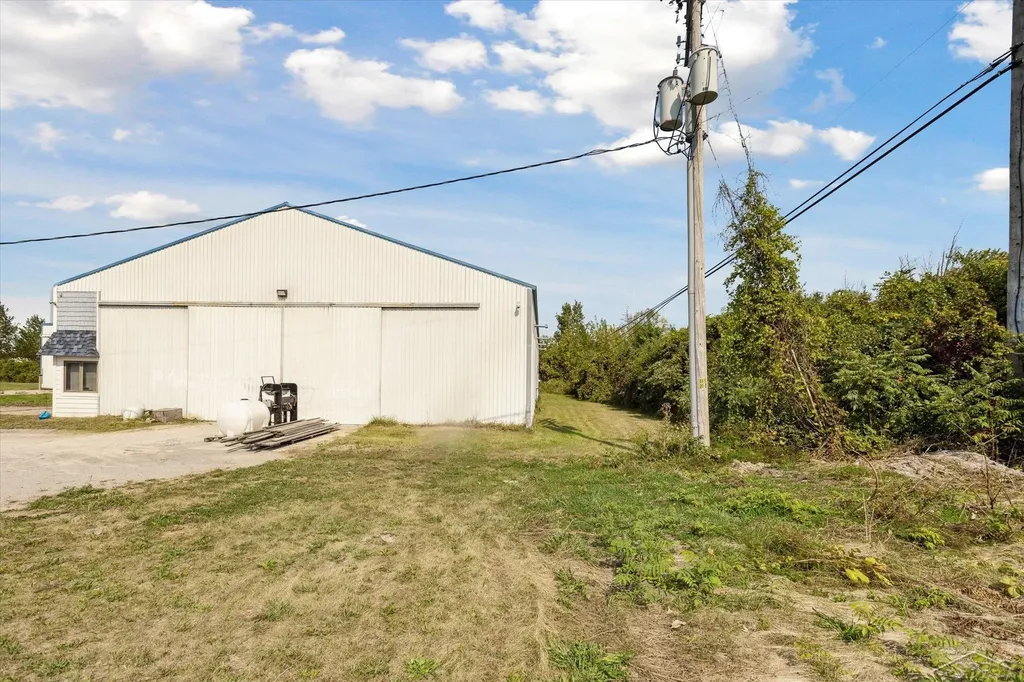 683 River Road Portsmouth Charter Township MI 48708