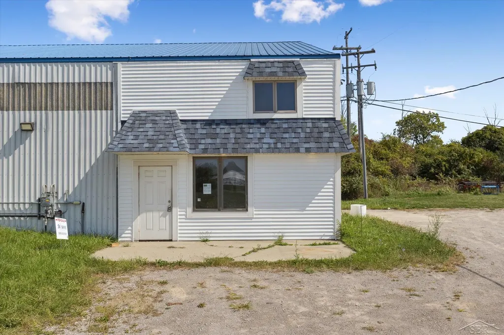 683 River Road Portsmouth Charter Township MI 48708