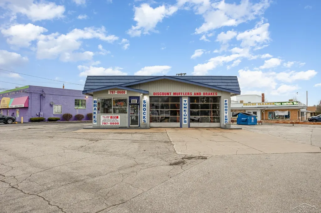 2714 Bay Road Saginaw Charter Township MI 48603