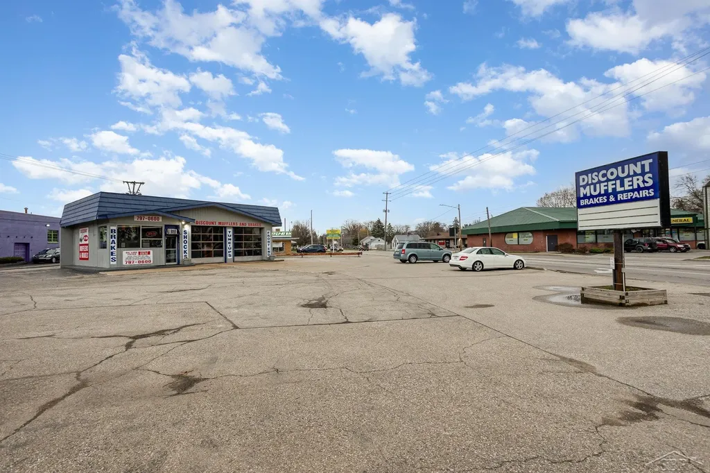 2714 Bay Road Saginaw Charter Township MI 48603