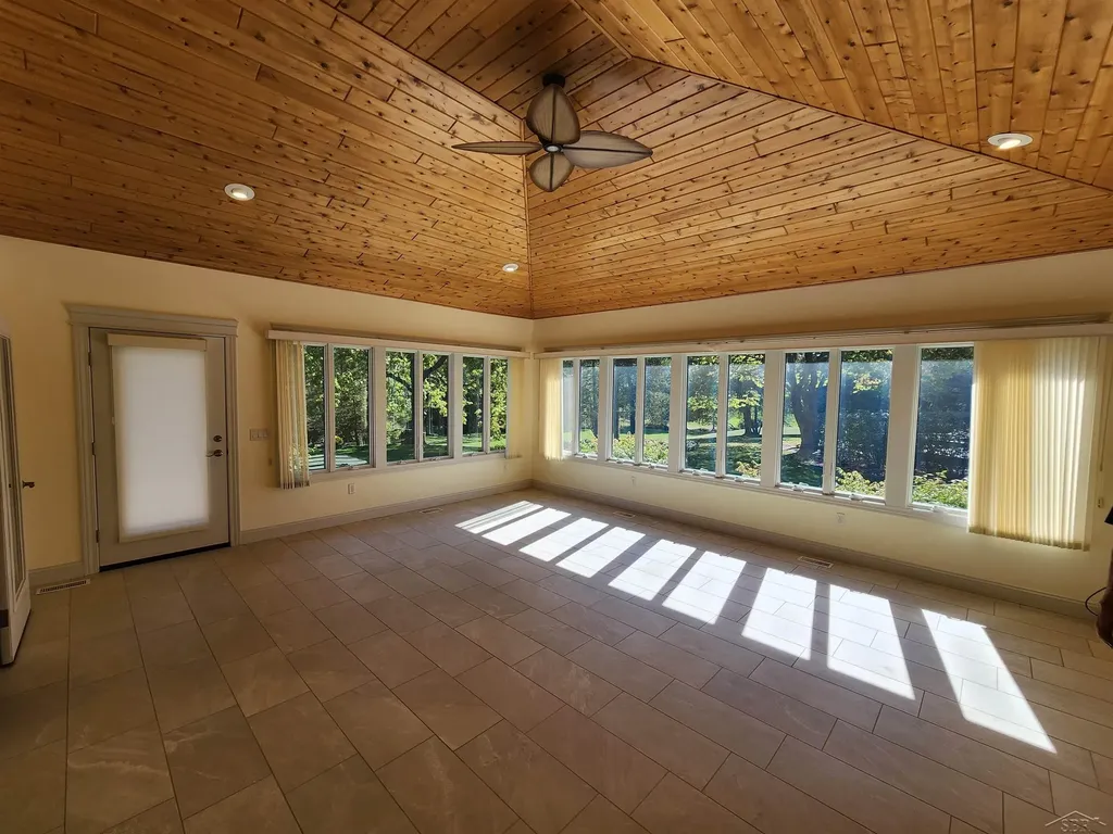 10 Harlan Court Frankenmuth City MI 48734