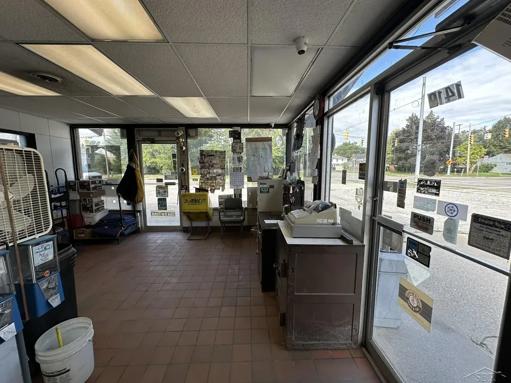 1419 Davenport Avenue Saginaw City MI 48602