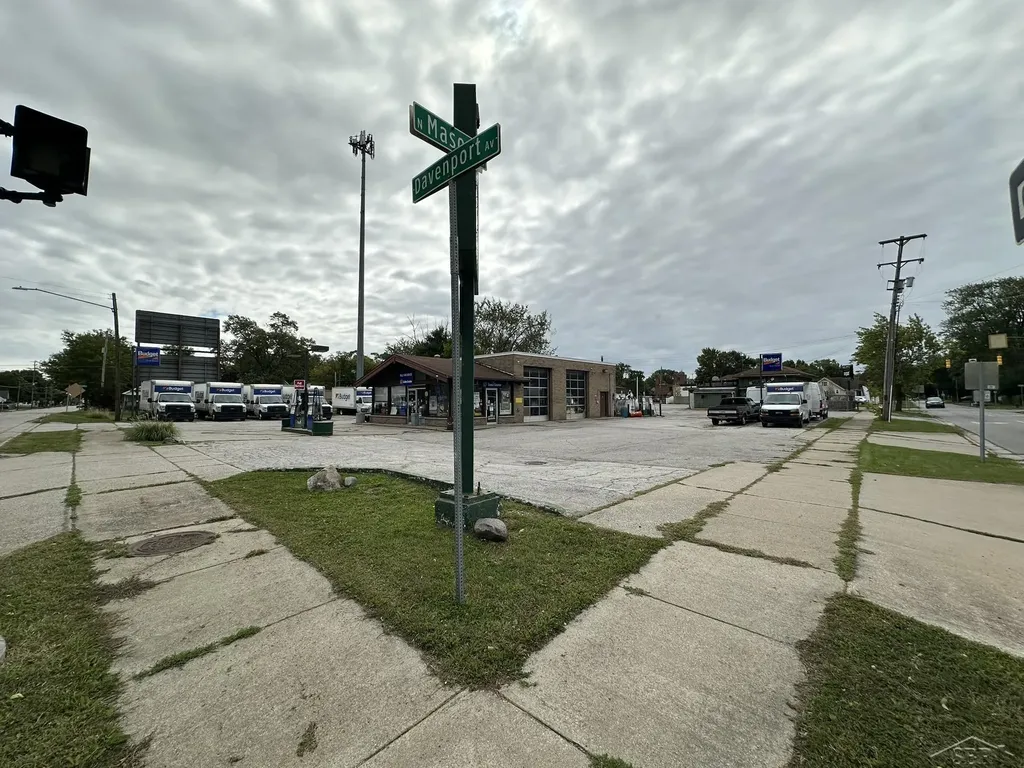 1419 Davenport Avenue Saginaw City MI 48602