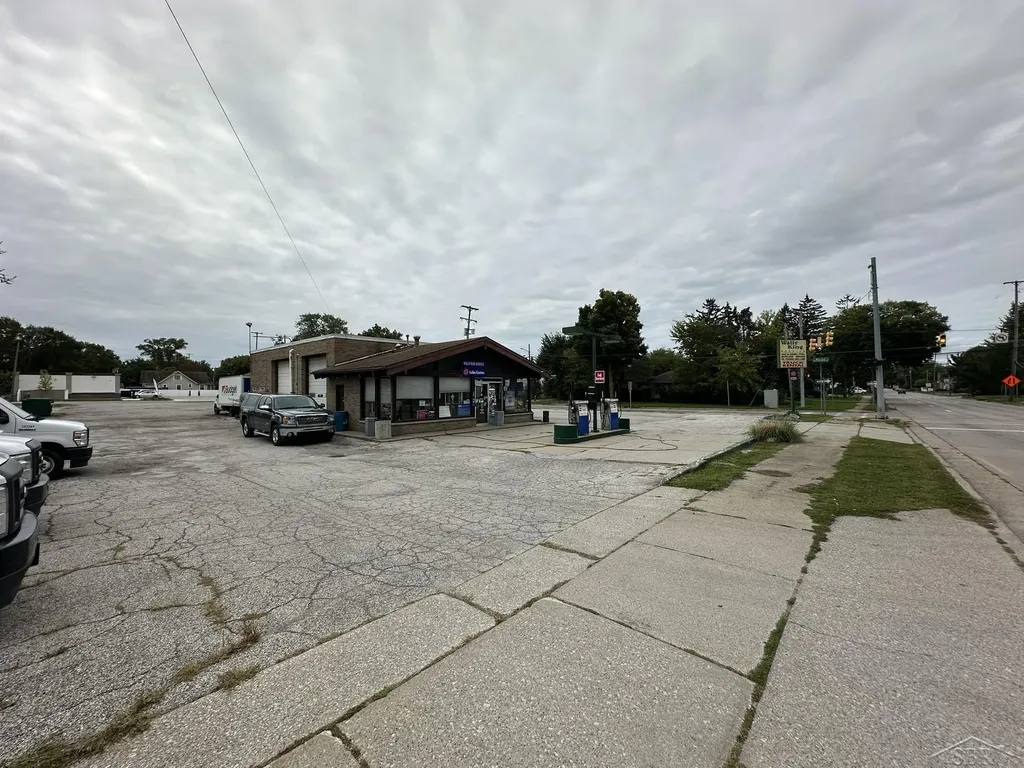 1419 Davenport Avenue Saginaw City MI 48602
