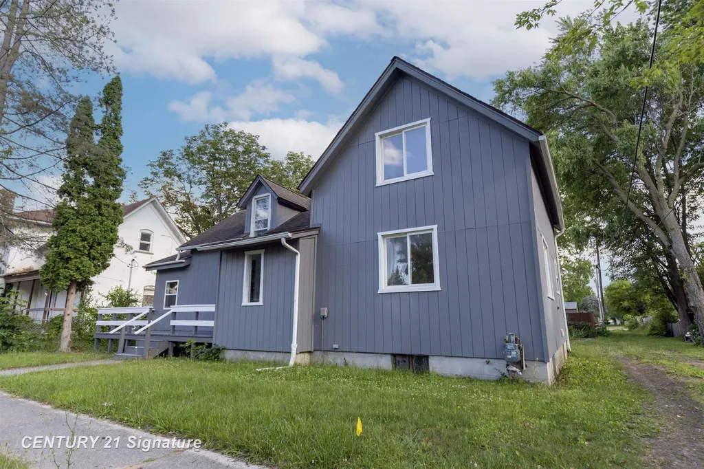 611 W 2nd Street Pinconning City MI 48650