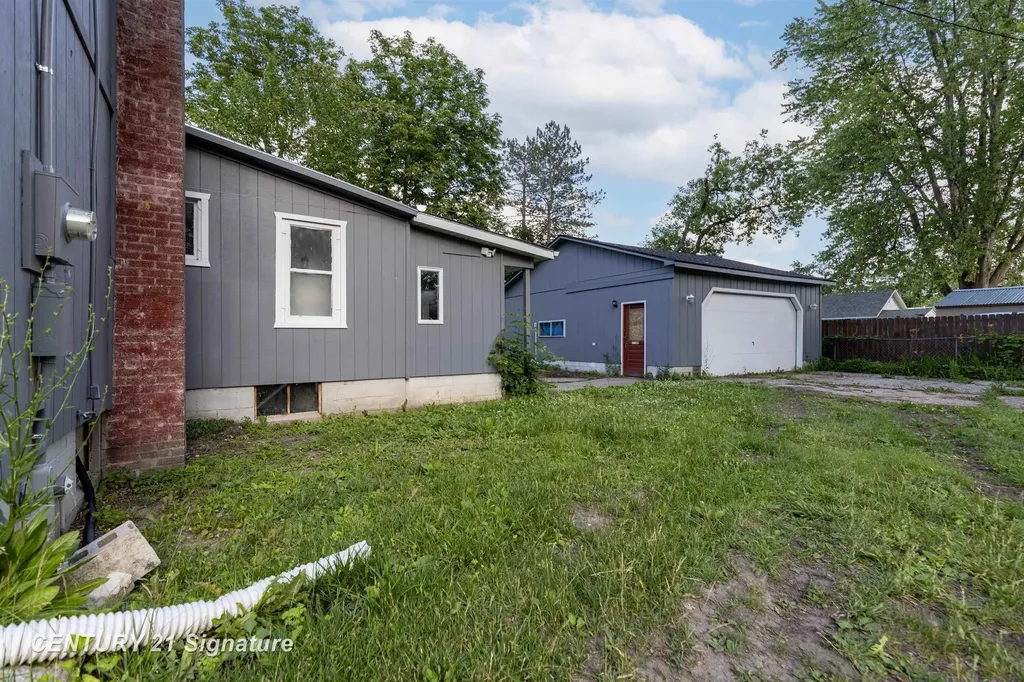 611 W 2nd Street Pinconning City MI 48650