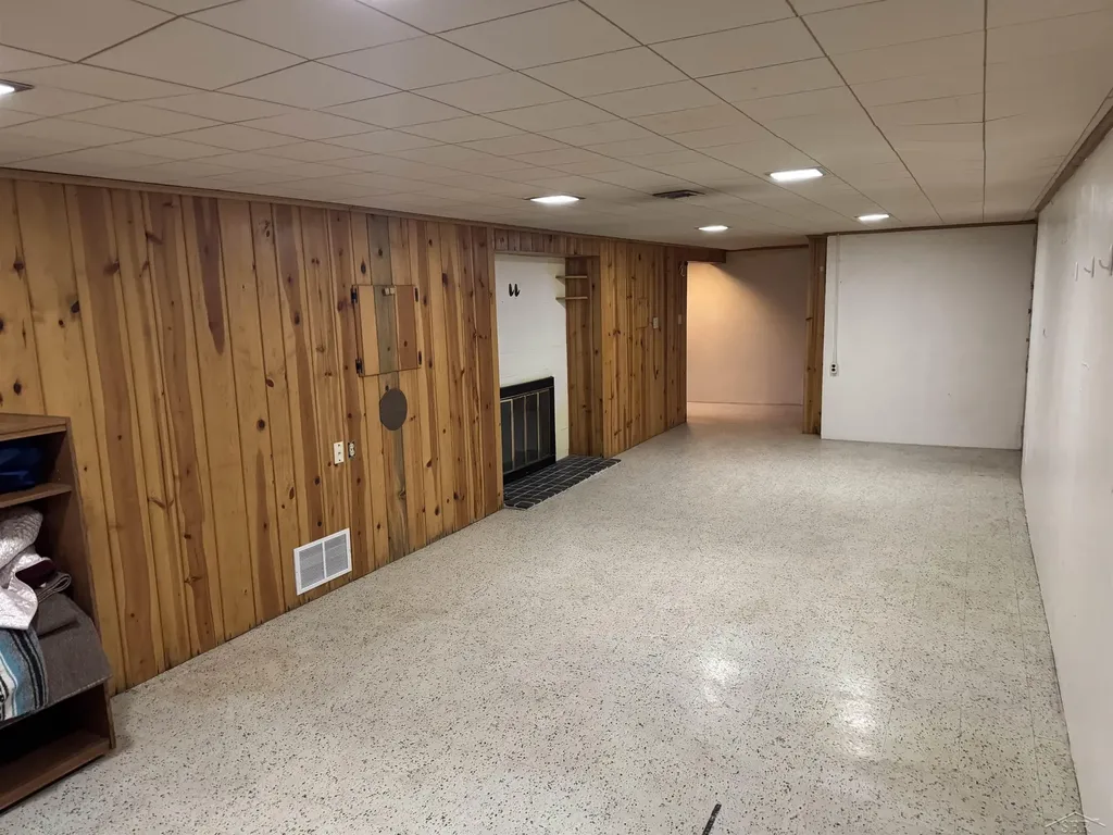 1030 Elmdale Drive Saginaw City MI 48602