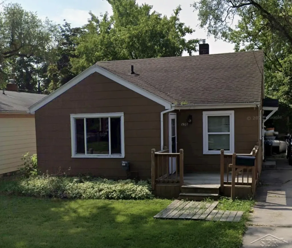 1907 Morgan Street Saginaw City MI 48602