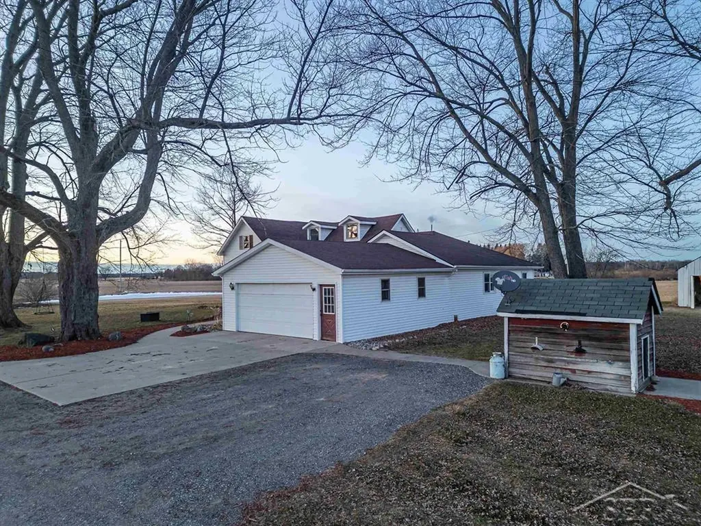 6408 N Five Mile Road Hope Township MI 48628