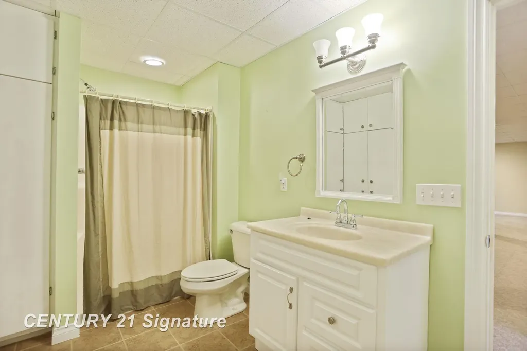 5 Logmark Place Saginaw Charter Township MI 48603