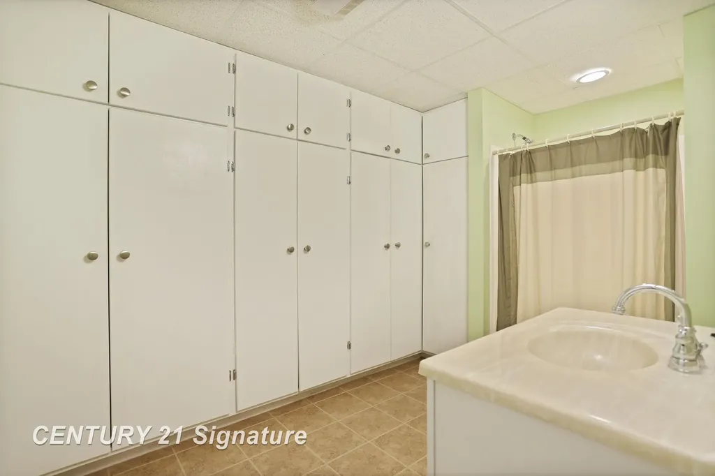 5 Logmark Place Saginaw Charter Township MI 48603