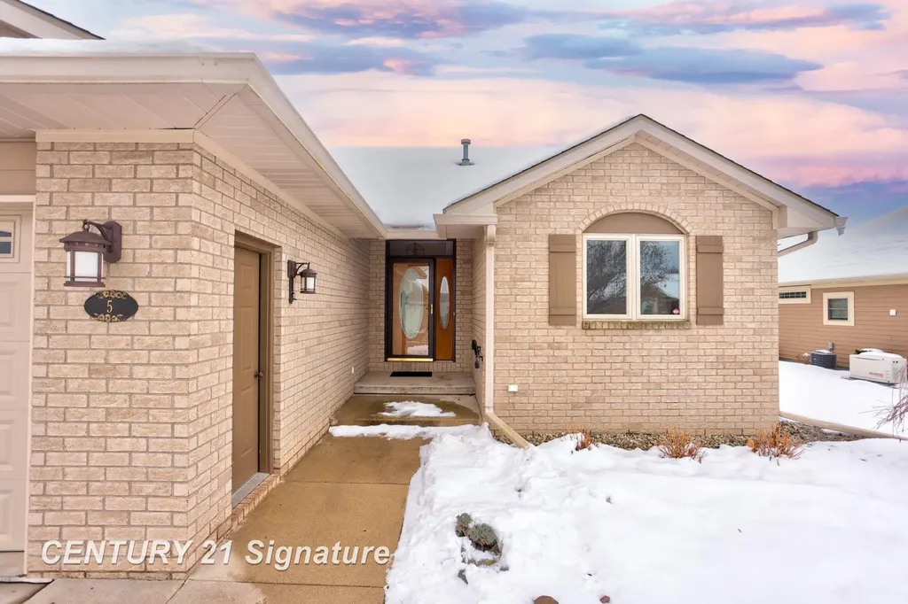 5 Logmark Place Saginaw Charter Township MI 48603