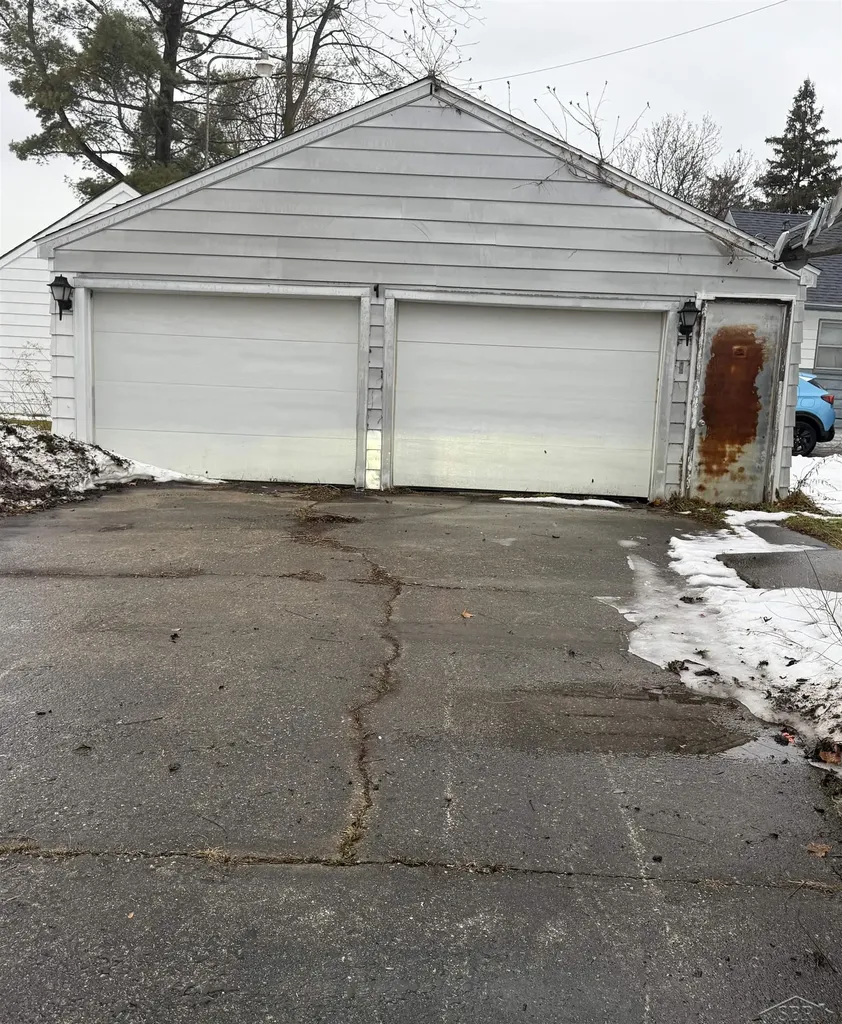 2617 Janes Street Saginaw City MI 48601