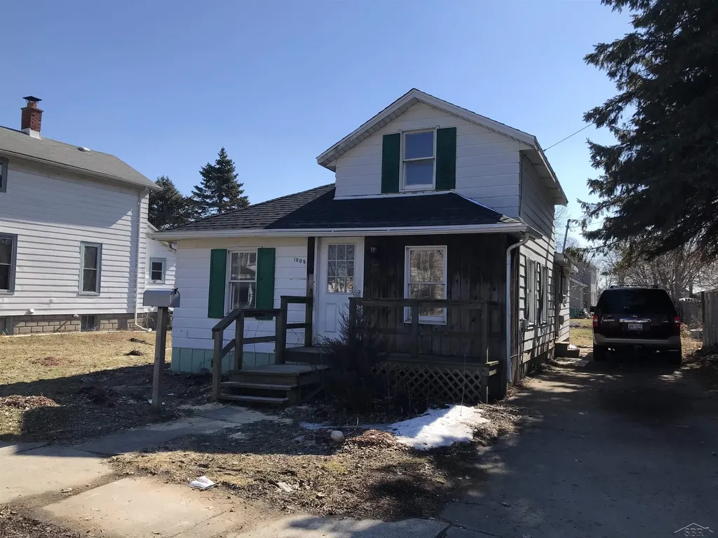 1608 S Hamilton Street Saginaw City MI 48602
