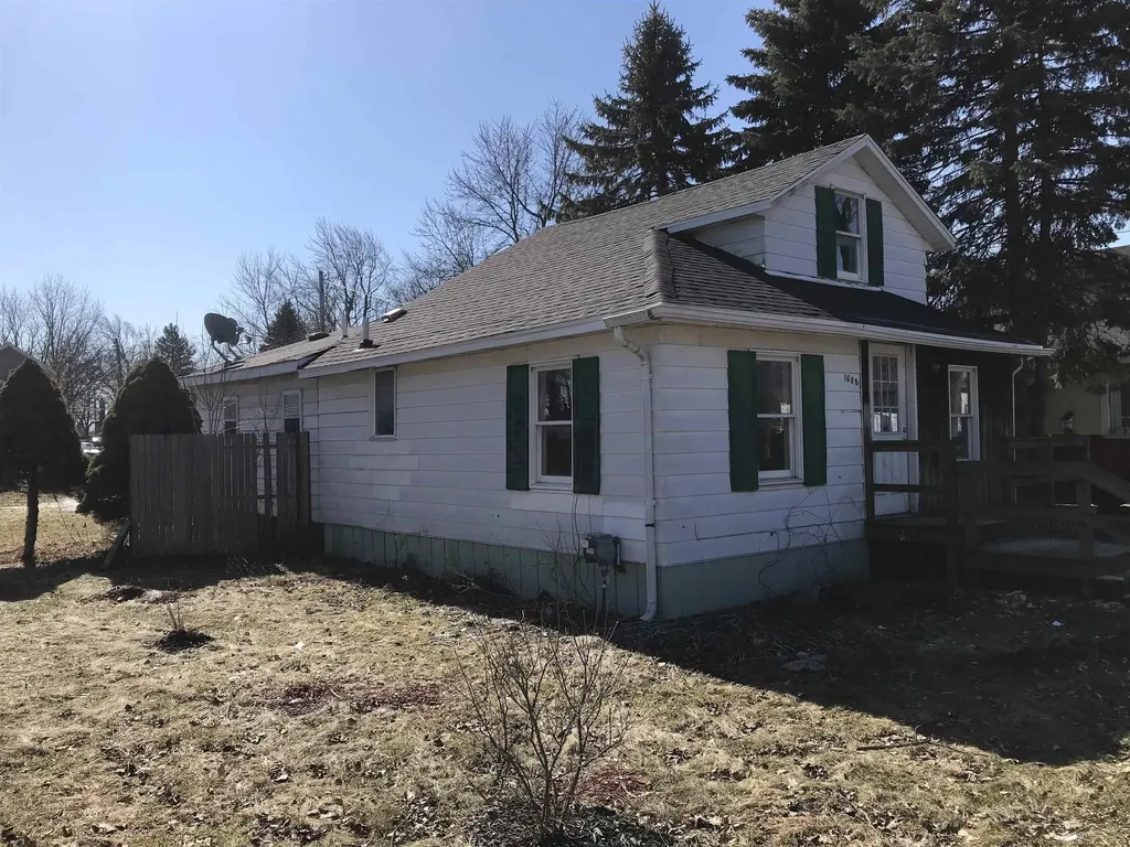 1608 S Hamilton Street Saginaw City MI 48602
