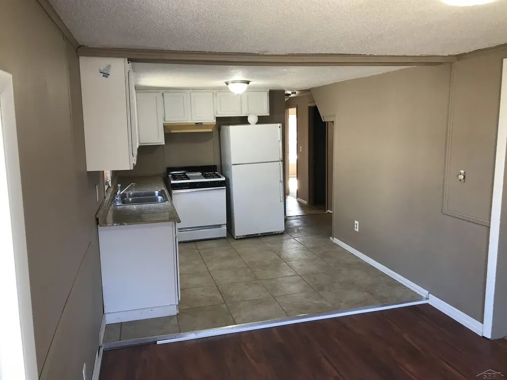 1608 S Hamilton Street Saginaw City MI 48602