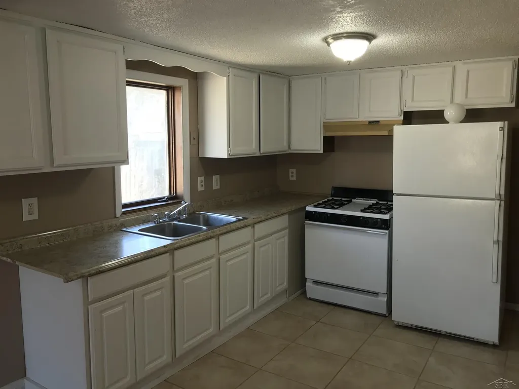 1608 S Hamilton Street Saginaw City MI 48602