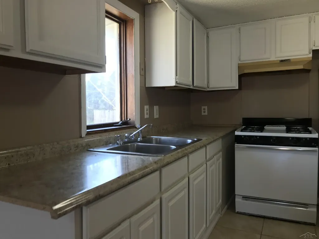 1608 S Hamilton Street Saginaw City MI 48602
