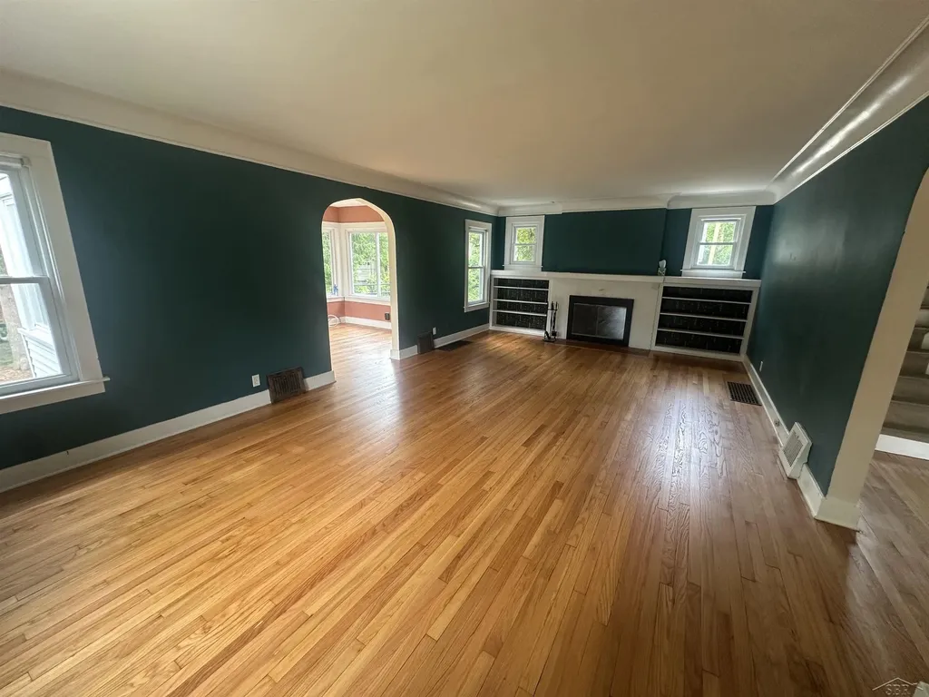 203 Ardussi Avenue Saginaw City MI 48602