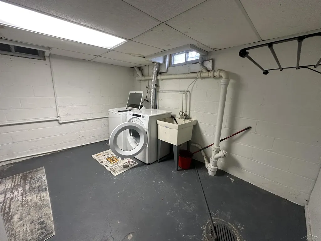 203 Ardussi Avenue Saginaw City MI 48602