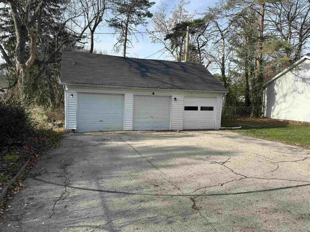 203 Ardussi Avenue Saginaw City MI 48602