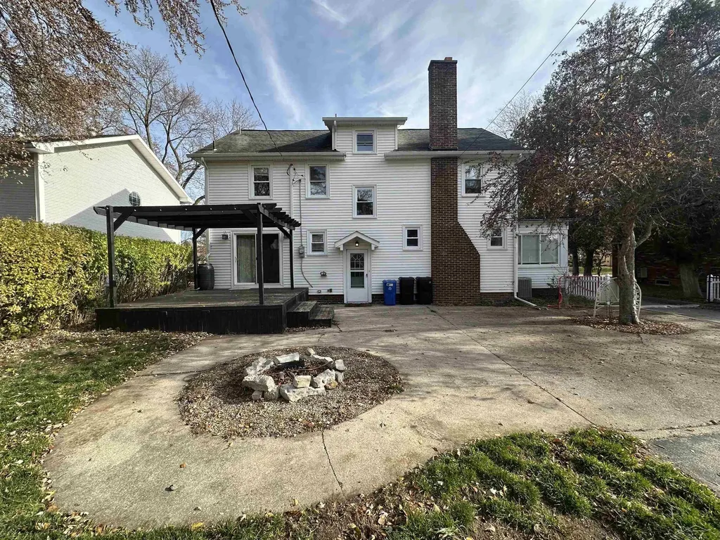 203 Ardussi Avenue Saginaw City MI 48602