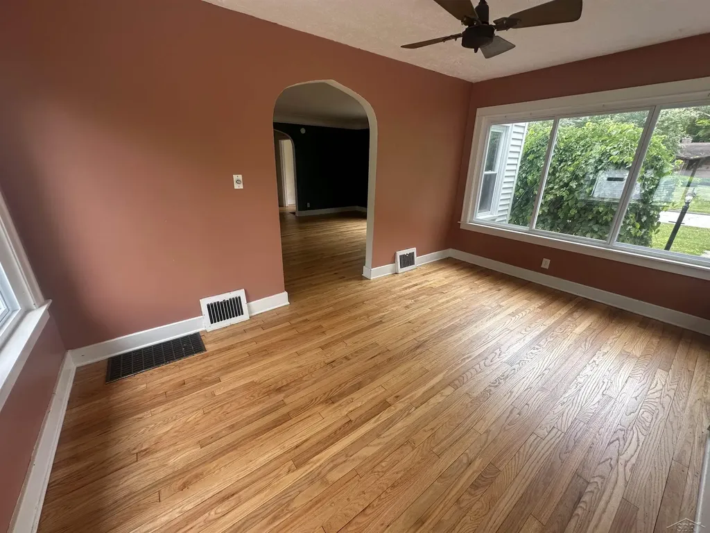 203 Ardussi Avenue Saginaw City MI 48602