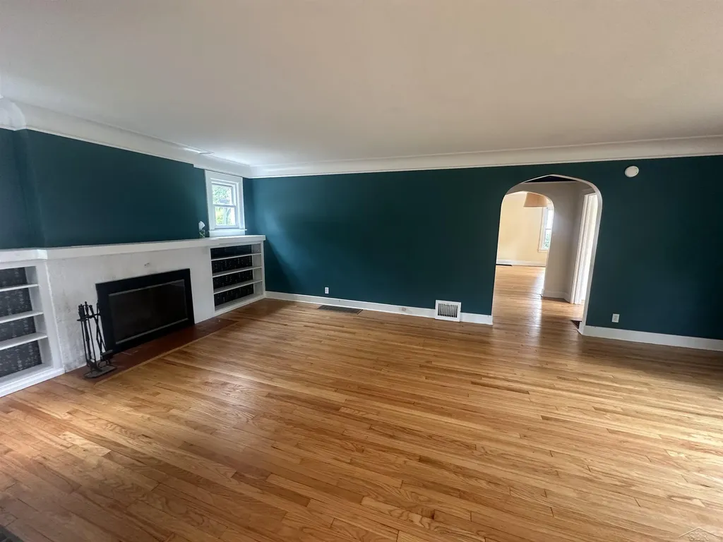 203 Ardussi Avenue Saginaw City MI 48602