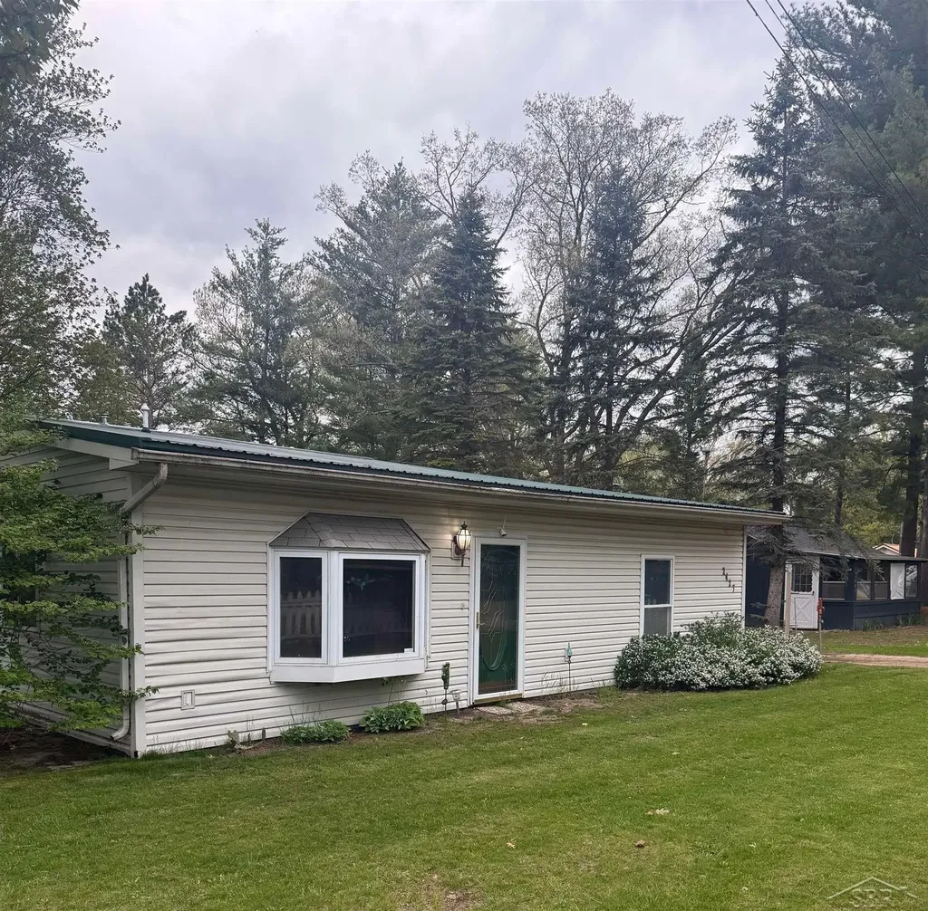 2427 Courtney Drive Hamilton Township MI 48625
