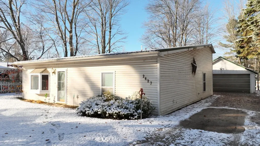 2427 Courtney Drive Hamilton Township MI 48625