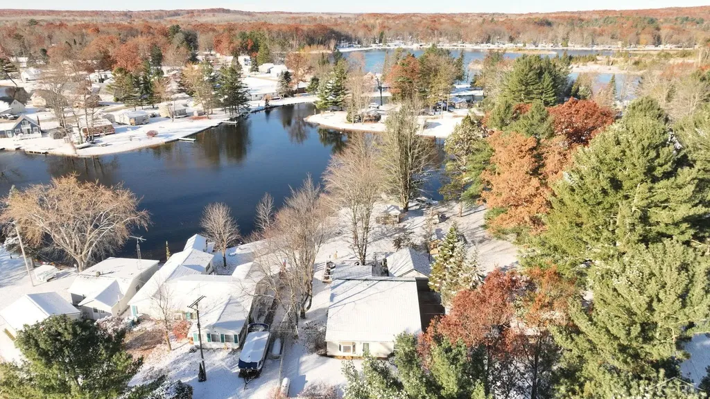 2427 Courtney Drive Hamilton Township MI 48625