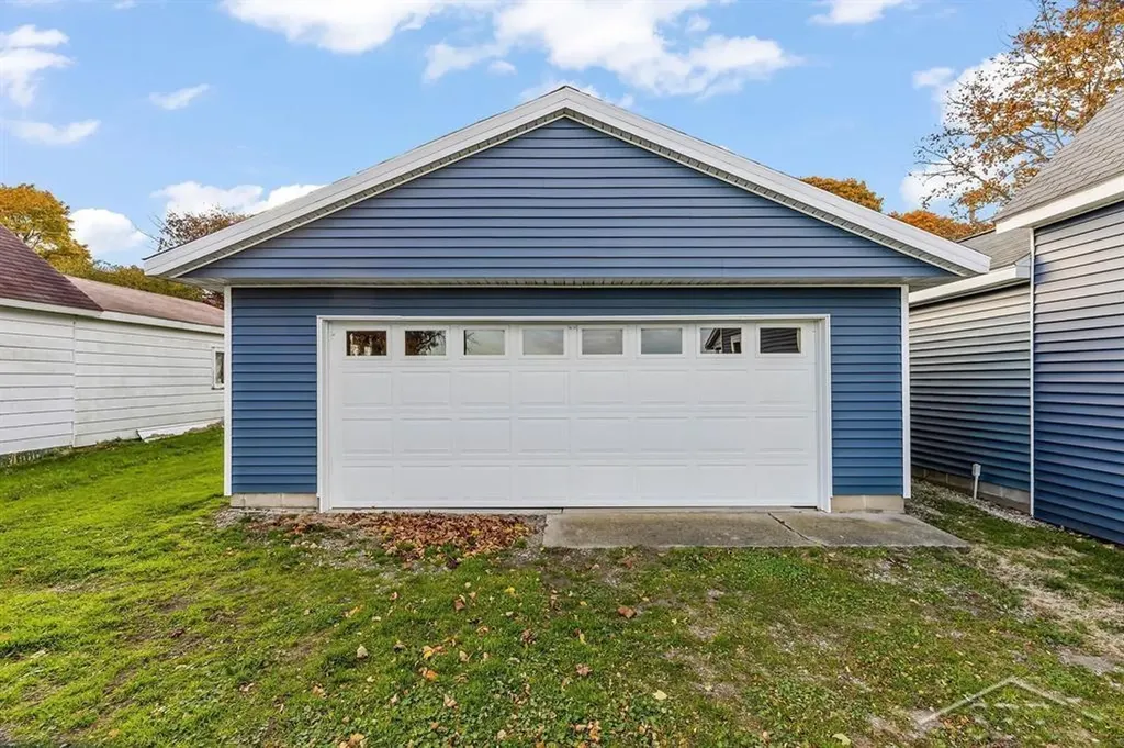 215 Water Street Harbor Beach City MI 48441