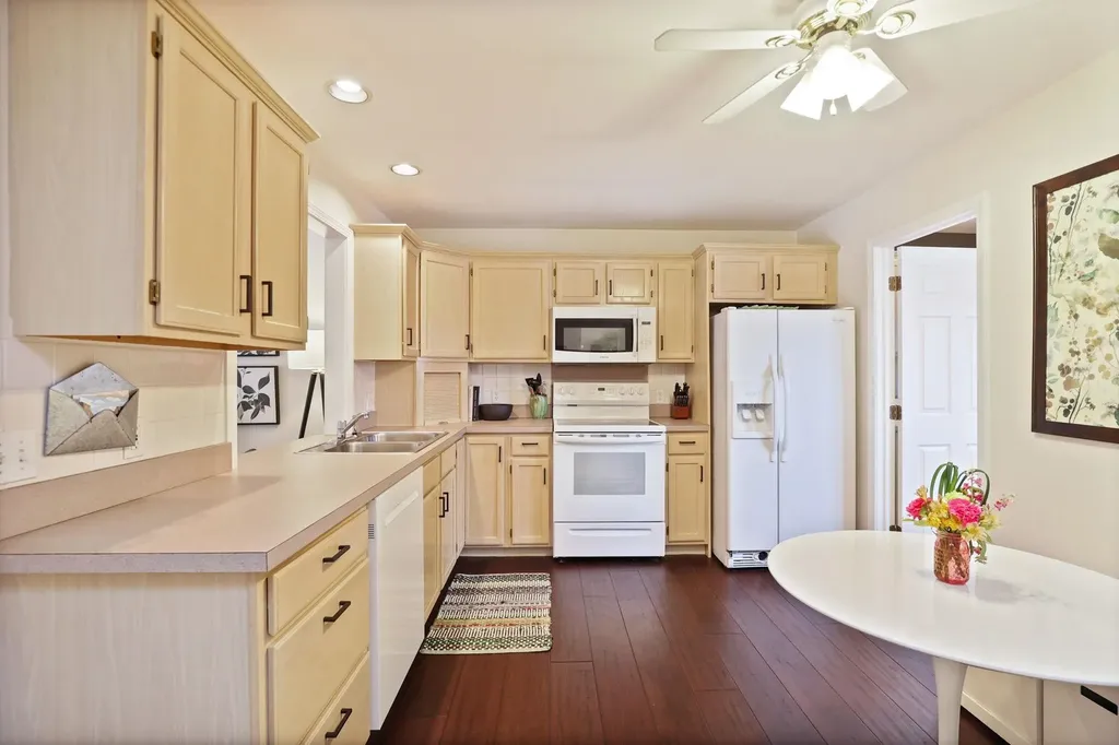 6 Wilshire Drive Frankenmuth City MI 48734
