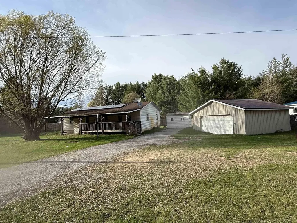 2559 E Pine River Trail Unknown City MI 48745