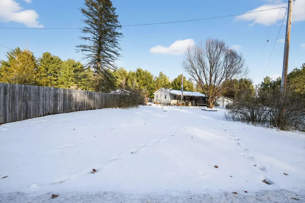 2559 E Pine River Trail Unknown City MI 48745