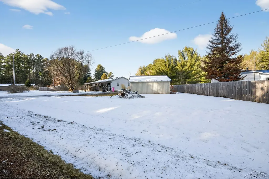 2559 E Pine River Trail Unknown City MI 48745