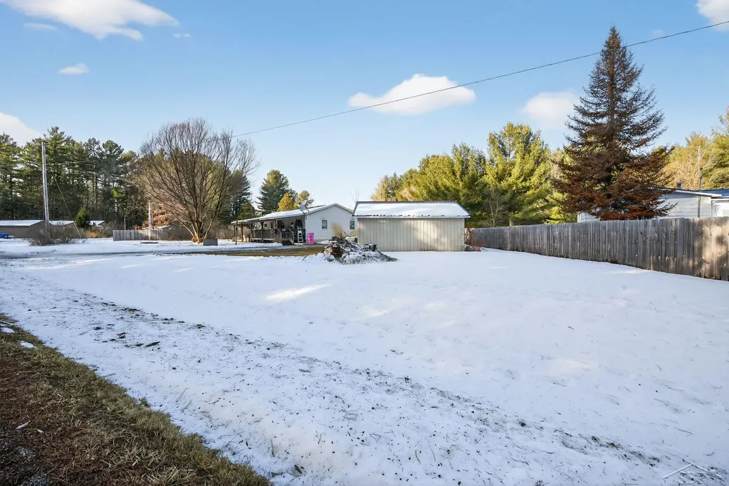 2559 E Pine River Trail Unknown City MI 48745