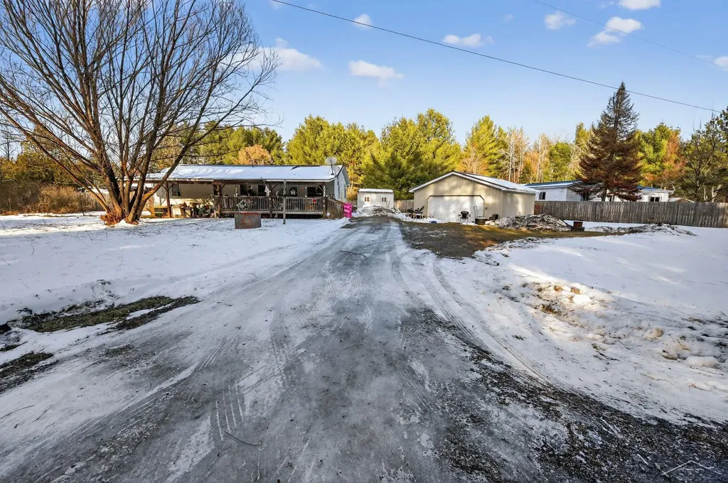 2559 E Pine River Trail Unknown City MI 48745