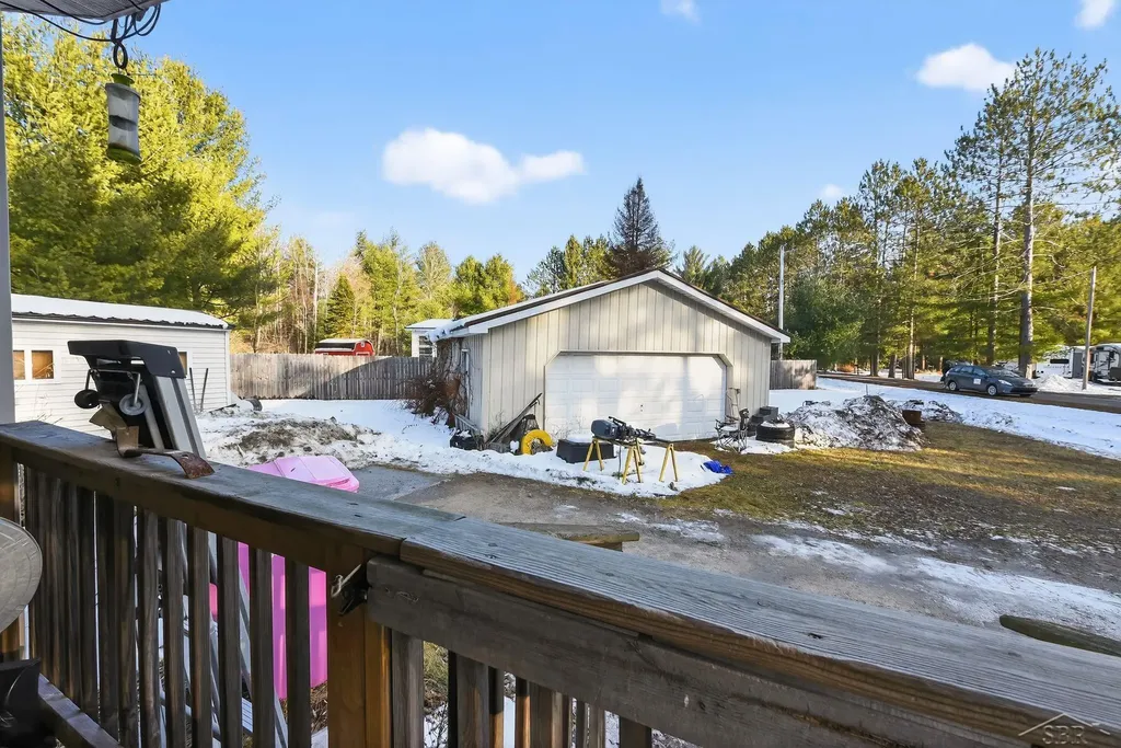 2559 E Pine River Trail Unknown City MI 48745