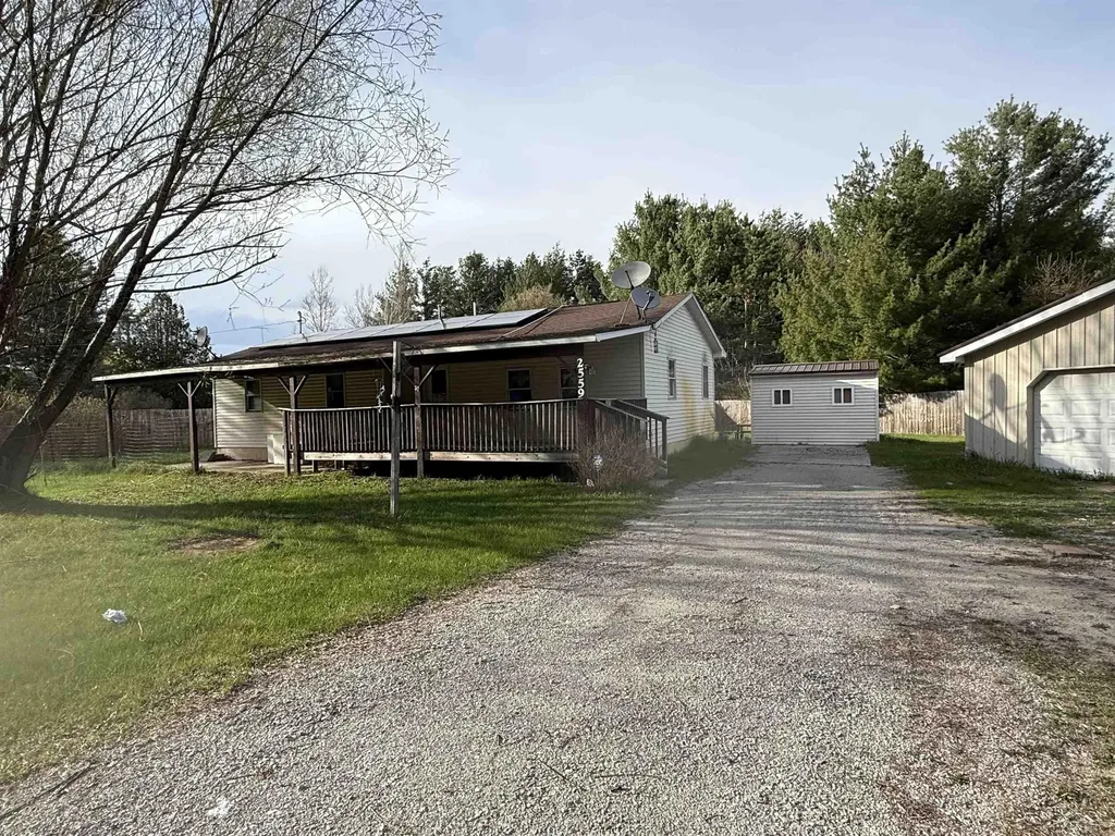 2559 E Pine River Trail Unknown City MI 48745