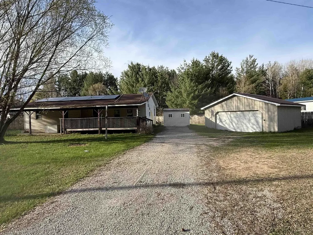 2559 E Pine River Trail Unknown City MI 48745