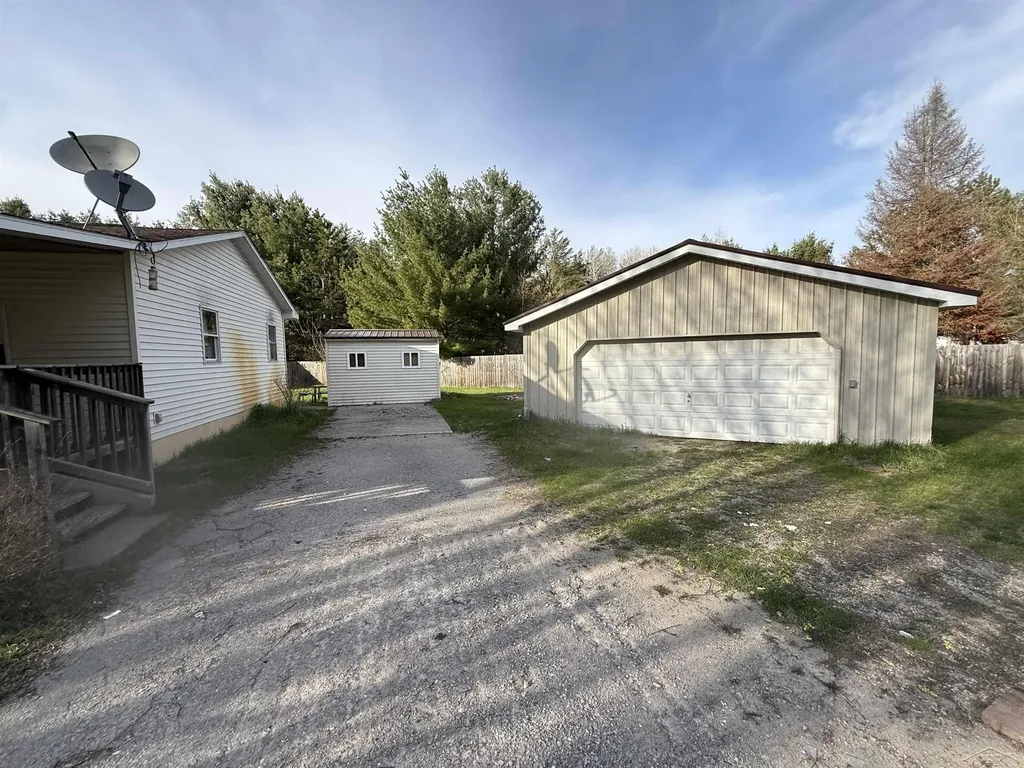 2559 E Pine River Trail Unknown City MI 48745